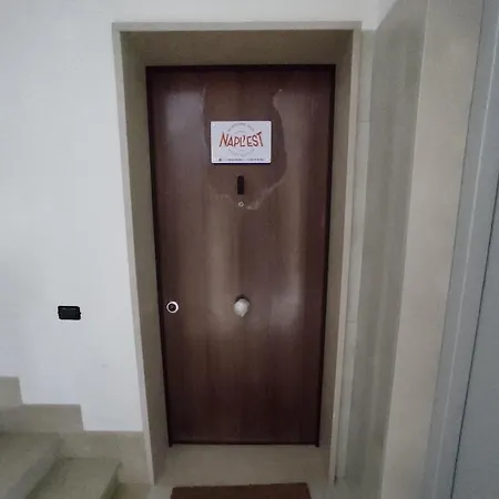 Bbnapl'est * Nápoly